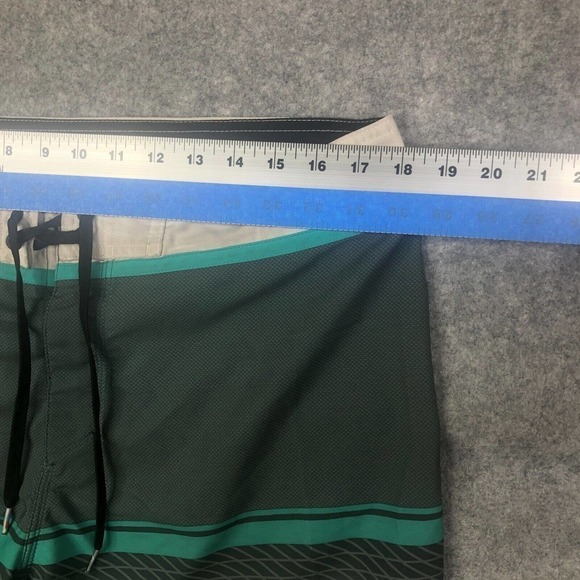 Quiksilver Boardshorts Swimshorts Mens Size 34 Casual Skater Beach Surf - Picture 5 of 10